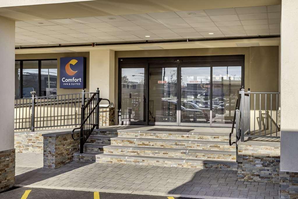 Comfort Inn & Suites Newark Liberty International Airport Exterior foto